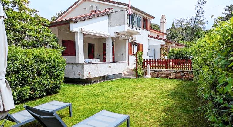 180 m&sup2; Ferienhaus