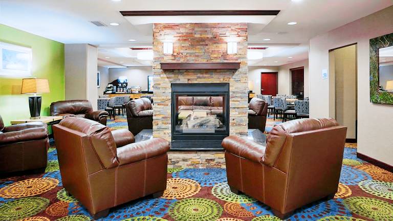 Holiday Inn Express and Suites Rochester West-Medical Center By IHG — photo 2