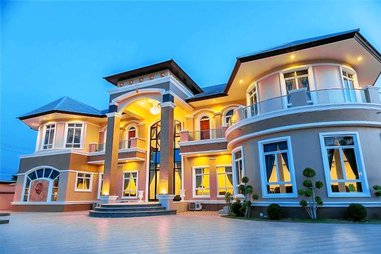 Royal Graces Luxury in Phetchaburi
