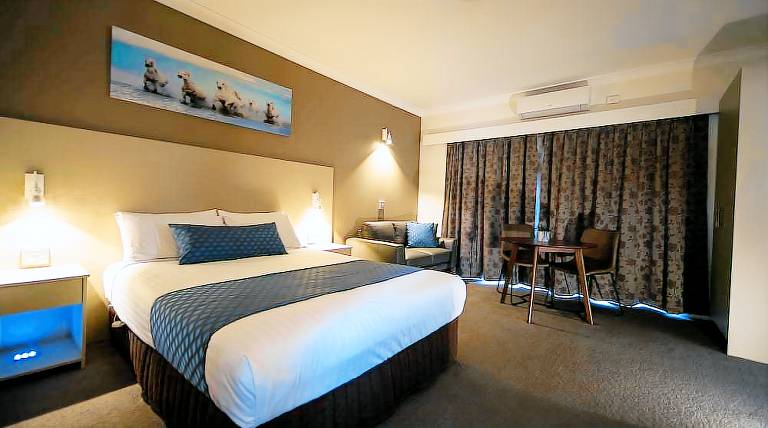 Motel Queanbeyan City Council