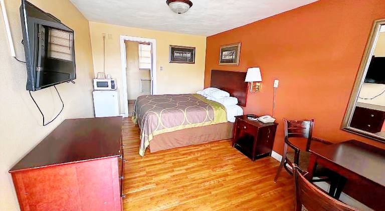 Budget inn — photo 4