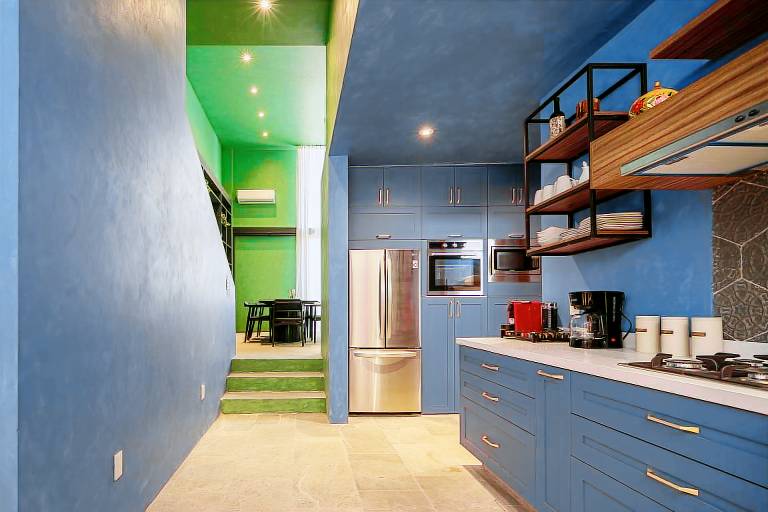 Colorful Lively Centro Gem 5BR Rooftop Patio — photo 5