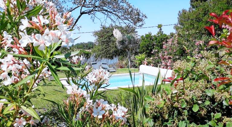 Vacation home with jacuzzi & pool in Vaison-la-Romaine