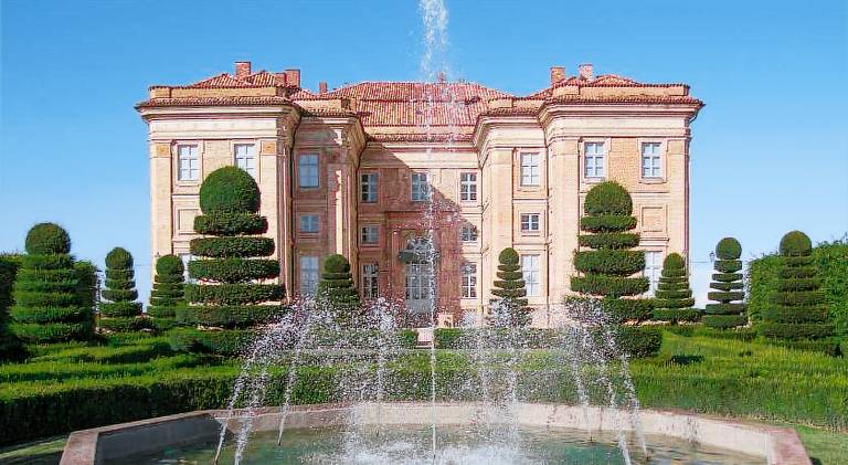 Castello di Guarene in Neive