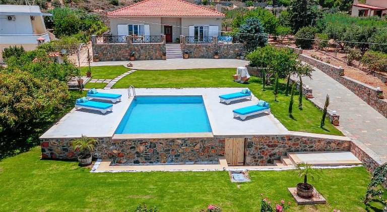 Villa with private pool, yard & terrace | Pets are welcome in Hersonissos
