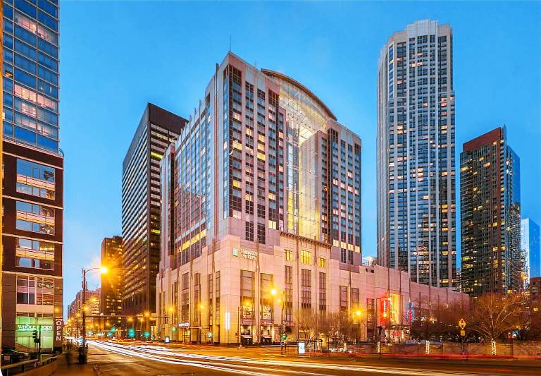 Embassy Suites by Hilton Chicago Downtown Magnificent Mile — photo 2