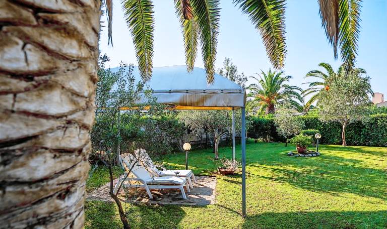 Villa with grill, garden & terrace | Garden view — photo 3