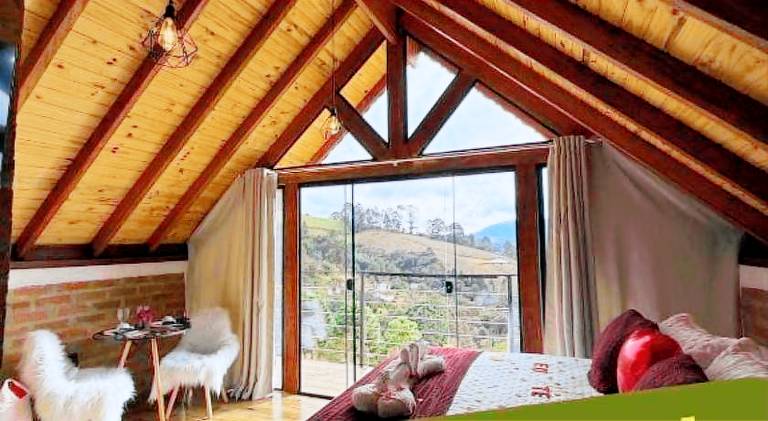 Lodge with patio & garden in Camanducaia