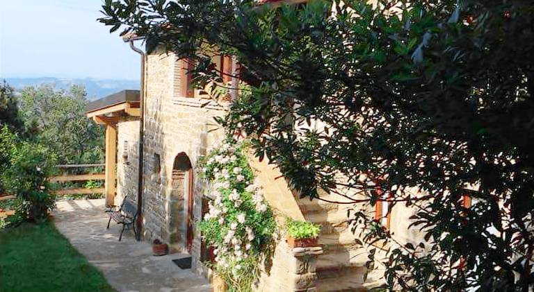 Vacation home with yard & patio in Gubbio