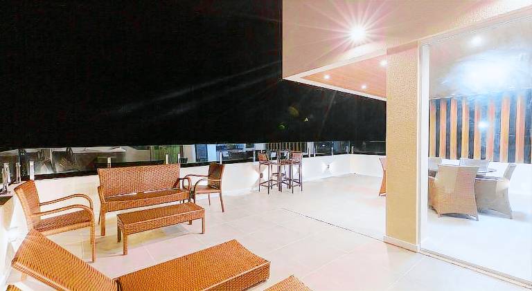 House with pool — photo 3
