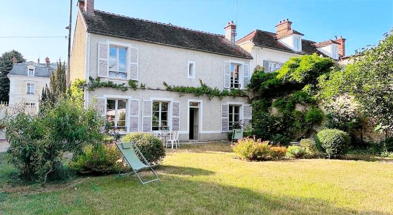 140 m&sup2; Villa