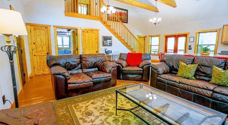 House with jacuzzi — photo 2
