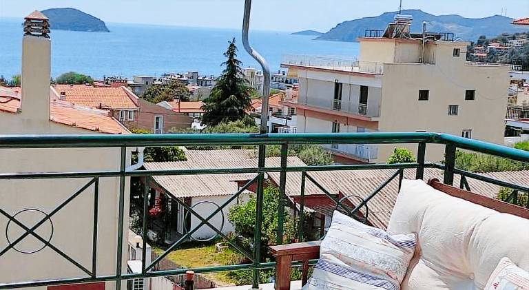 Holiday apartment with terrace in Kavala