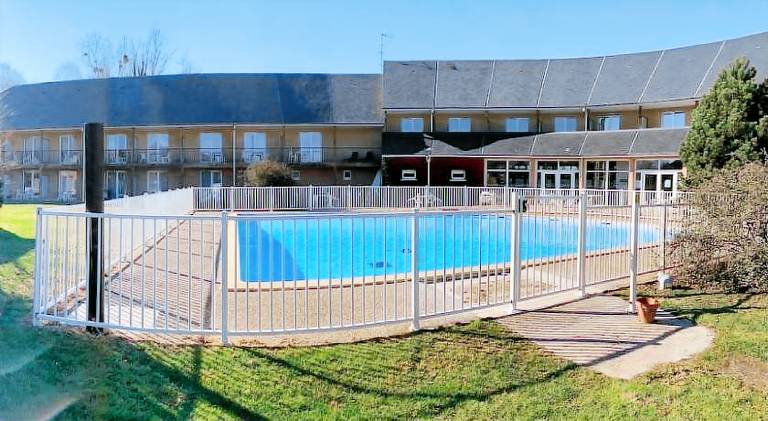 Holiday apartment with private pool, patio & garden in Honfleur