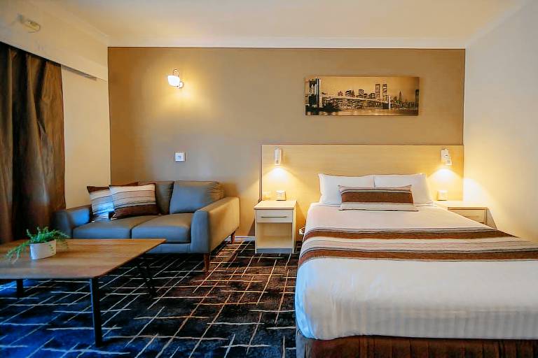 Motel Queanbeyan City Council
