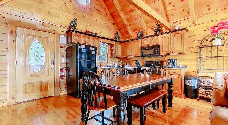 Vacation home with jacuzzi — photo 4