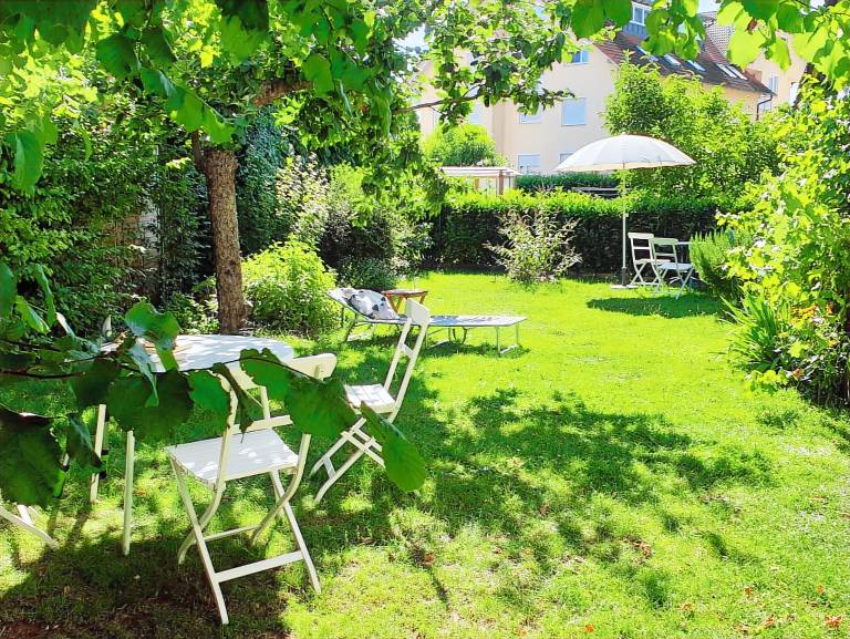 Family-friendly vacation home with yard, fast internet & patio | Garden view | Perfect for remote work | Pet-friendly — photo 3
