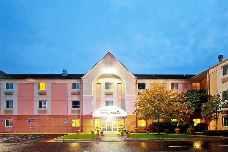Sonesta Simply Suites Detroit Warren in Warren, MI