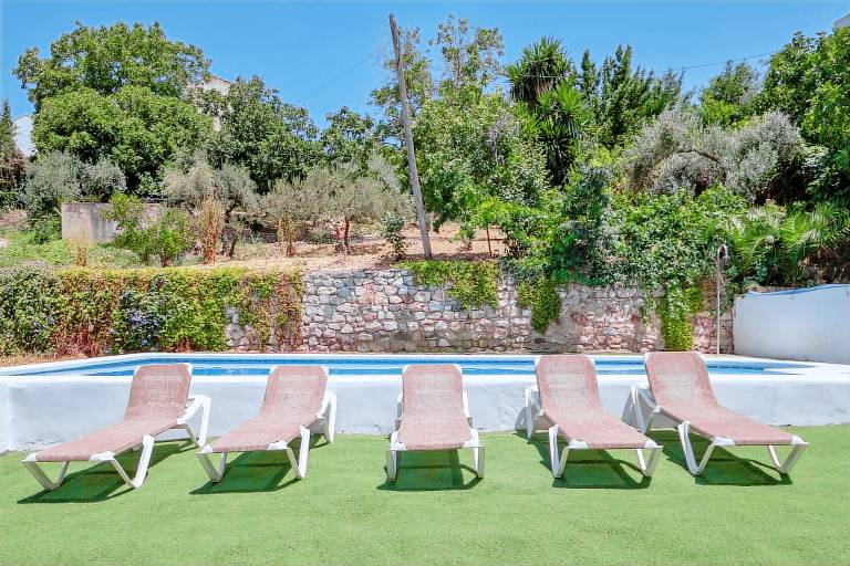 Fully equipped charming chalet with terrace, garden & private pool | Garden view | Pets are welcome — photo 2