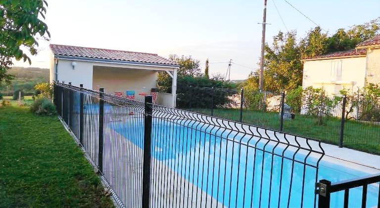 Holiday apartment with pool — photo 3