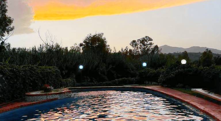 House with pool — photo 4