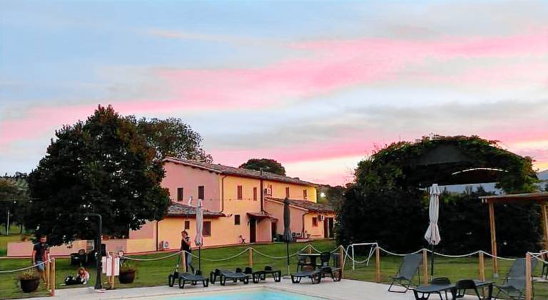 Lovely holiday apartment with patio, private pool & yard | Dogs allowed in Spoleto
