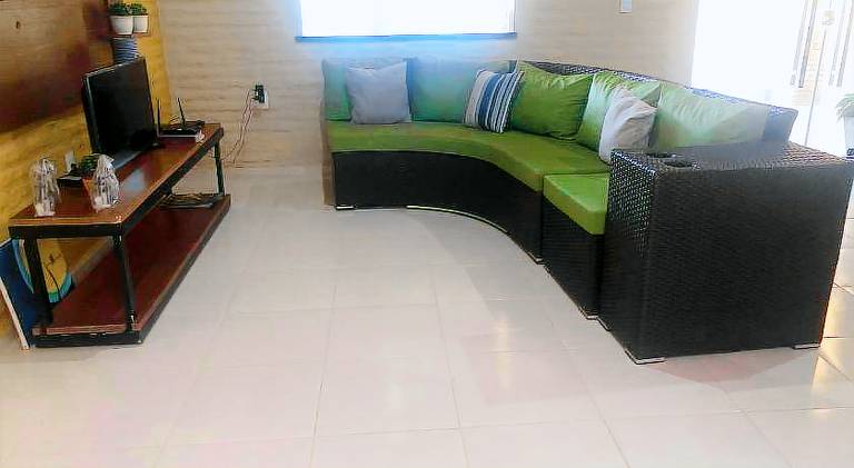 Ample vacation home with pool | Pet-friendly — photo 2