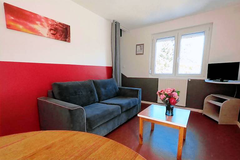Gite with garden, hot tub & grill | Mountain view — photo 2
