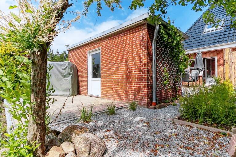 Holiday apartment with garden & patio | Pets allowed — photo 2