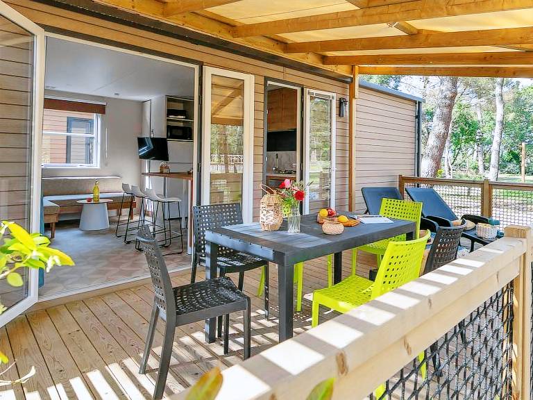 Mobile home with pool, BBQ & terrace — photo 5