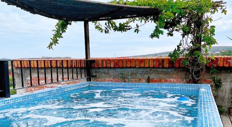 Vacation home with patio, hot tub & BBQ | Good for workation — photo 5