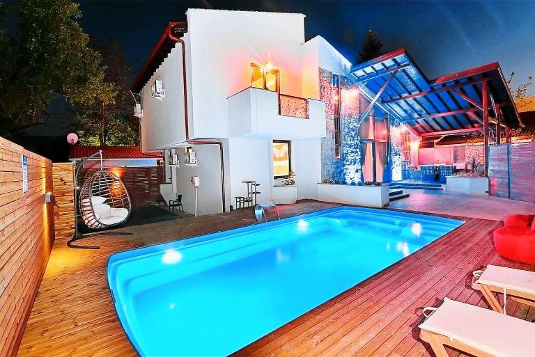 Villa with pool, grill & garden | Water view | Suitable for remote work in Sapanca