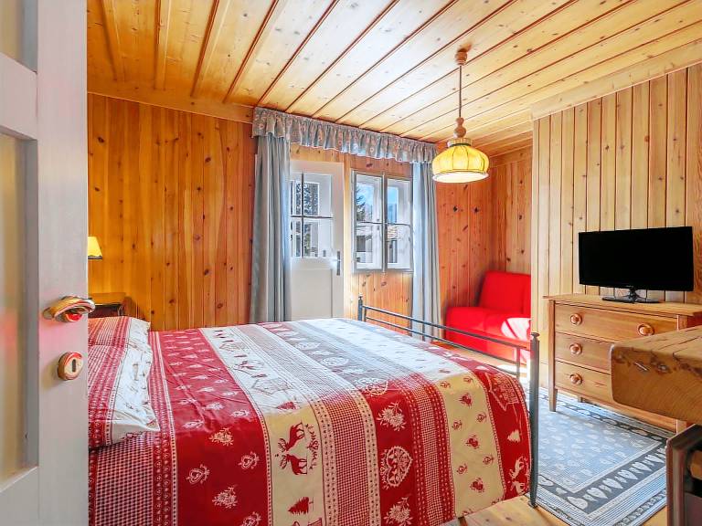 Family-friendly vacation home with garden, hot tub & sauna | Mountain view | Ski nearby | Pets are welcome — photo 3