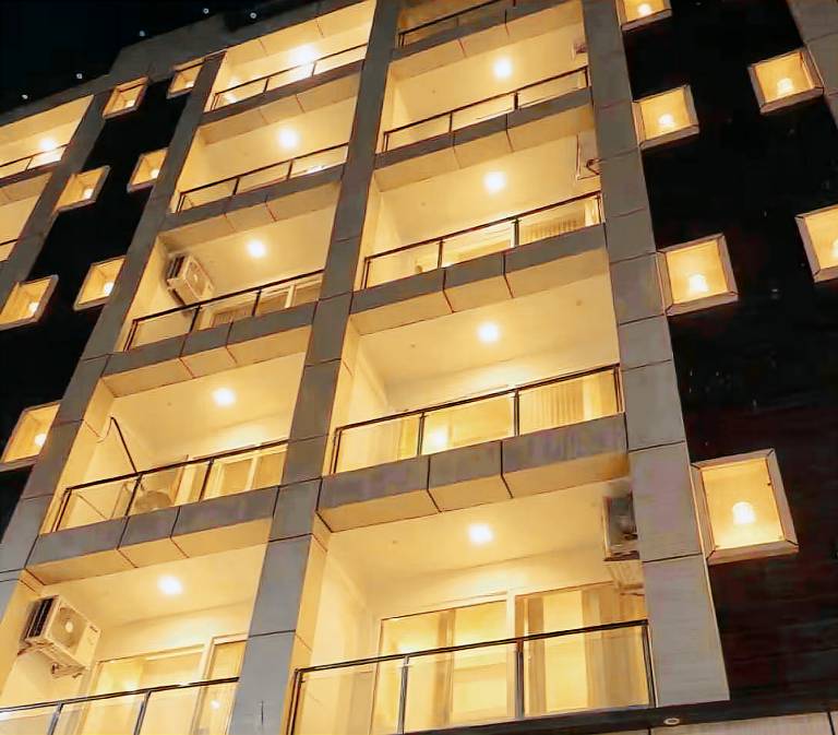 Mountain View-Branded Residency-Entire Flat 2KingBeds 2Washrooms Lift Parking Kitchen Tapovan in Rishikesh