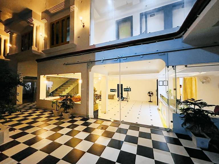 The Lavish Stay — photo 2
