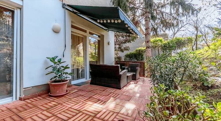 Apartment with patio in Budapest