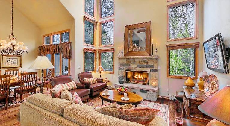 House with jacuzzi & barbecue in Eagle, CO
