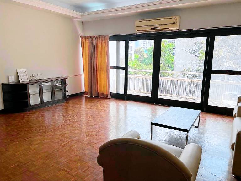 Two Bedroom / perfect stay quite near Bumrungrad — photo 2