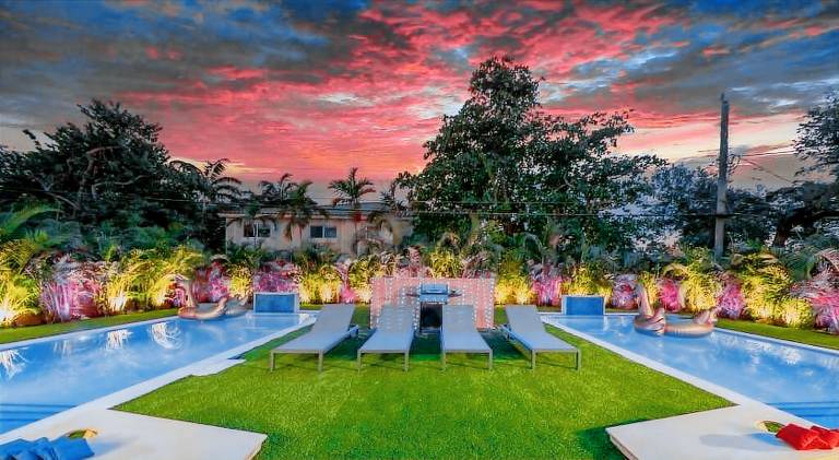 Villa with pool — photo 3