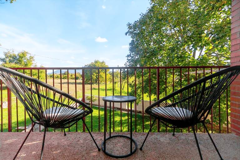Fully equipped house with yard, patio & barbecue | Dogs allowed — photo 2
