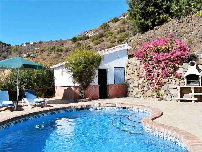 House with private pool, terrace & grill | Pets are welcome — photo 5