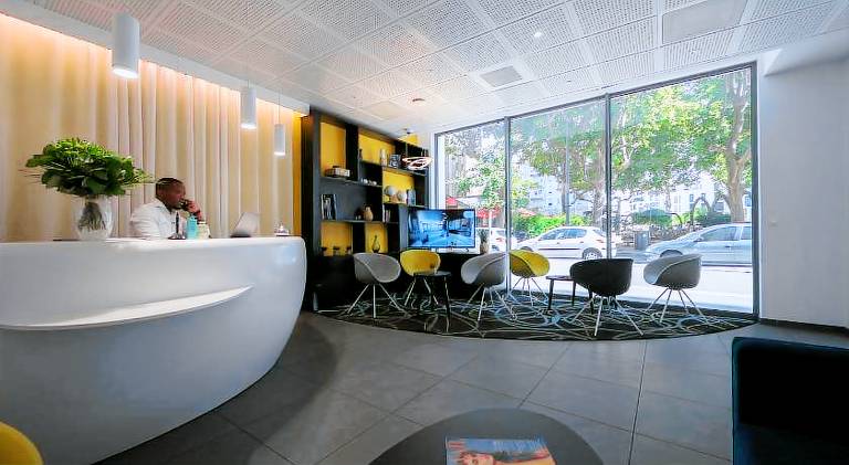 Serviced apartment with terrace & pool — photo 2