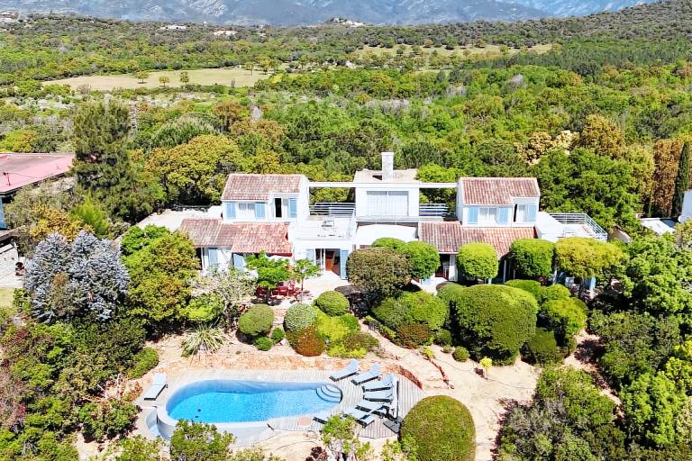 Villa with terrace, garden & private pool | Sea view — photo 2