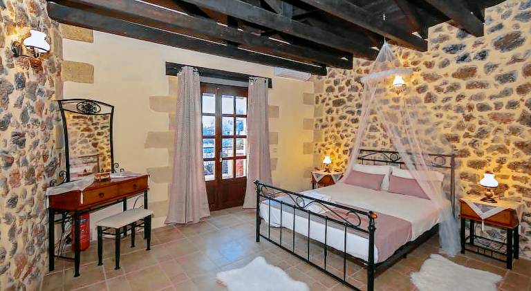 Pleasant villa with pool, jacuzzi & yard | Dogs allowed — photo 2