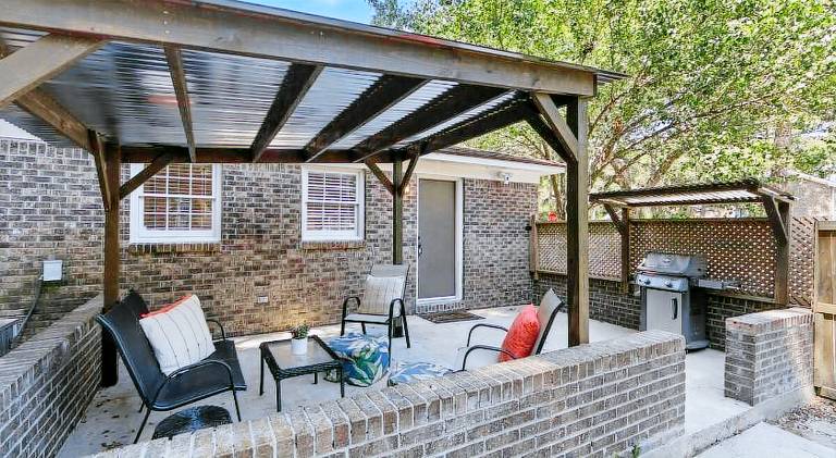 House with grill — photo 3