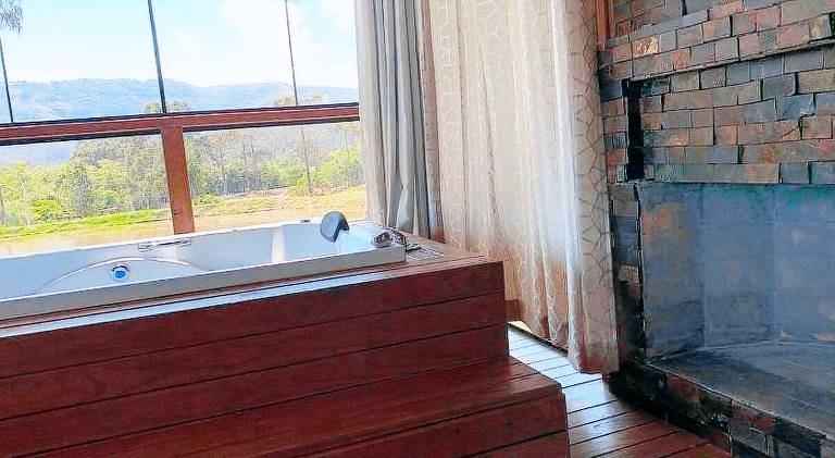 Lodge with hot tub & garden — photo 4