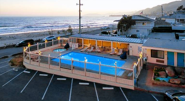 Edgewater Inn and Suites — photo 4