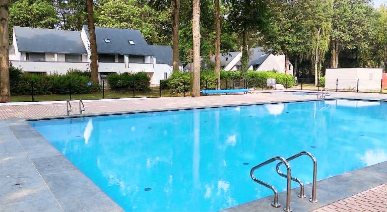 House with pool — photo 2