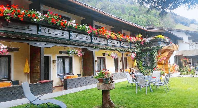 Holiday apartment with barbeque, garden & patio in Bad Hofgastein