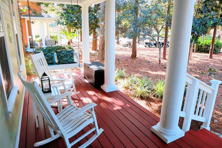 Children-friendly vacation home with heated pool, jacuzzi & yard | Lake view | Pet-friendly — photo 3
